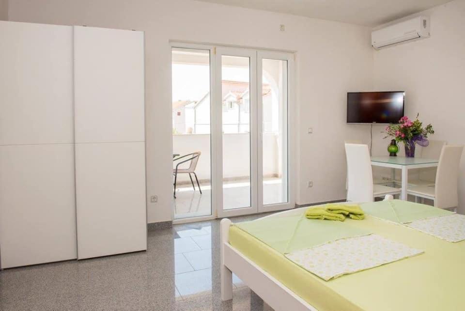 Apartment Vodice - Lovric Exterior photo